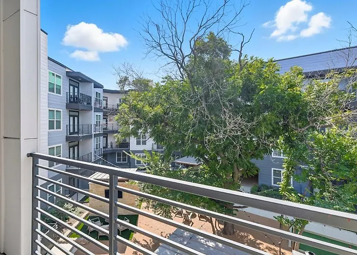 Apartment 336 Chic 2b2b Near Stockyards, Style Pool & Gym, Golf Simulator, 7m To Dickies Stadium, 15m To At&t Stadium Fort Worth