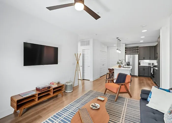 336 Chic 2b2b Near Stockyards, Style Pool & Gym, Golf Simulator, 7m To Dickies Stadium, 15m To At&t Stadium
