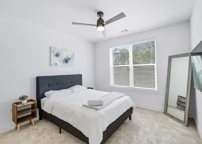 336 Chic 2b2b Near Stockyards, Style Pool & Gym, Golf Simulator, 7m To Dickies Stadium, 15m To At&t Stadium Apartment