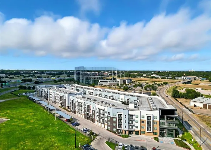 336 Chic 2b2b Near Stockyards, Style Pool & Gym, Golf Simulator, 7m To Dickies Stadium, 15m To At&t Stadium *