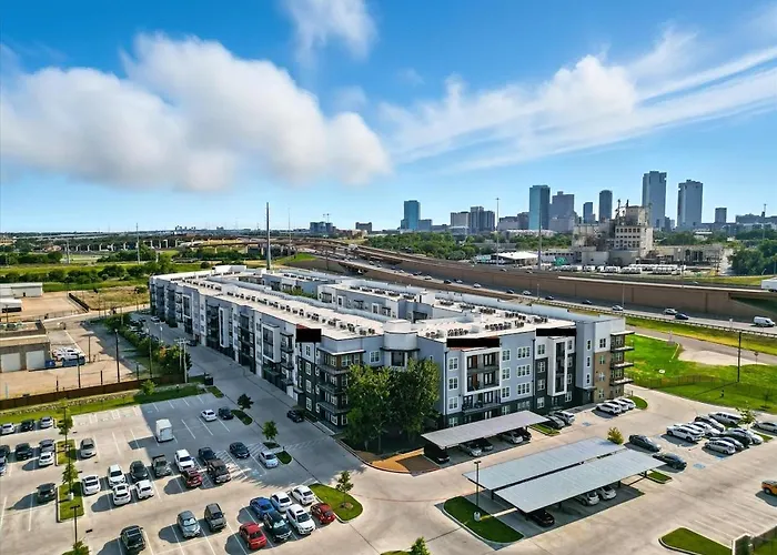 Apartment 336 Chic 2b2b Near Stockyards, Style Pool & Gym, Golf Simulator, 7m To Dickies Stadium, 15m To At&t Stadium