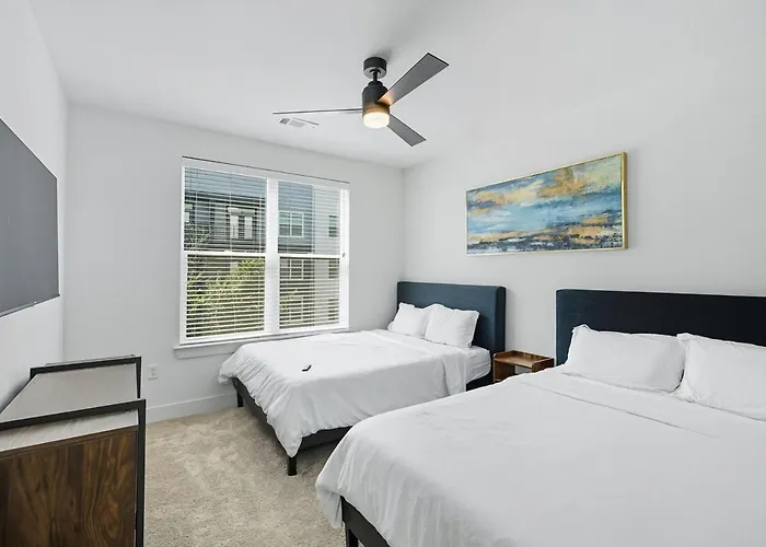 336 Chic 2b2b Near Stockyards, Style Pool & Gym, Golf Simulator, 7m To Dickies Stadium, 15m To At&t Stadium *