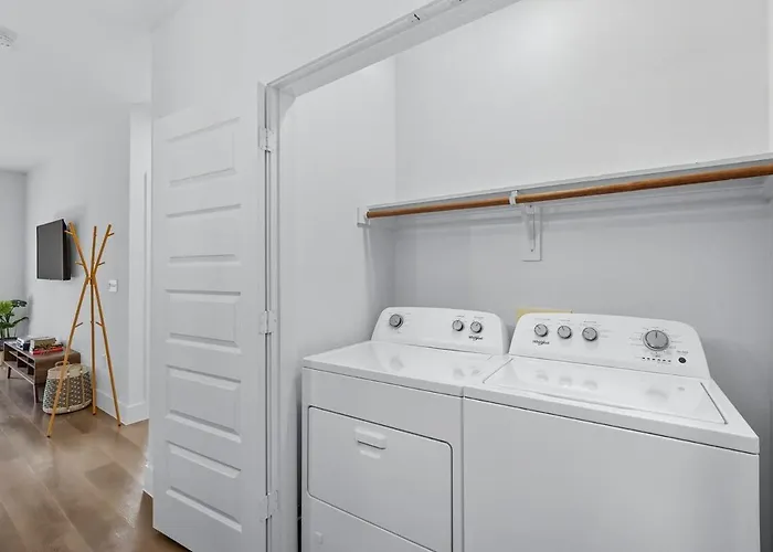 336 Chic 2b2b Near Stockyards, Style Pool & Gym, Golf Simulator, 7m To Dickies Stadium, 15m To At&t Stadium Apartment *