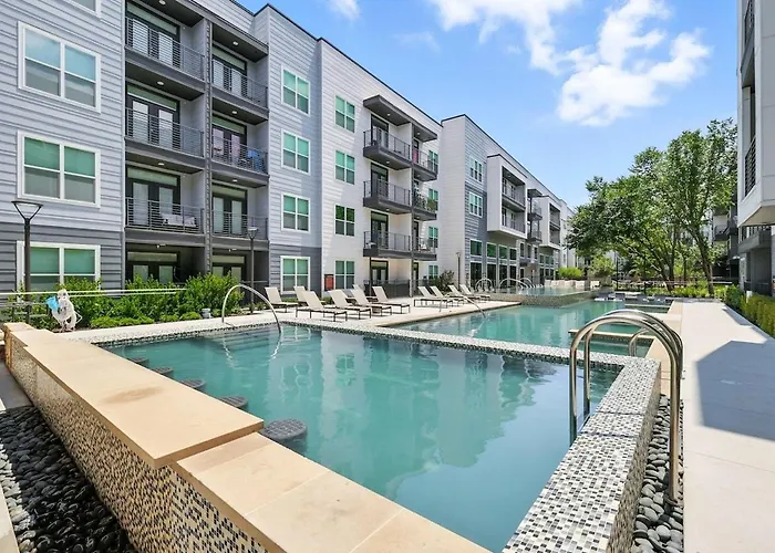 Apartment 336 Chic 2b2b Near Stockyards, Style Pool & Gym, Golf Simulator, 7m To Dickies Stadium, 15m To At&t Stadium Fort Worth