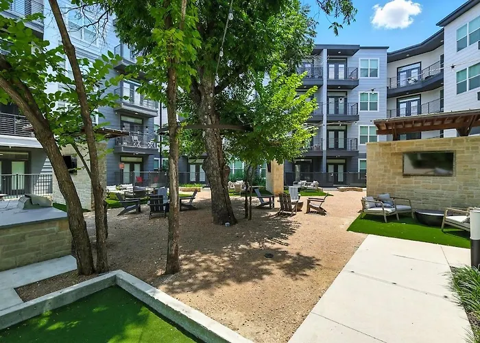 336 Chic 2b2b Near Stockyards, Style Pool & Gym, Golf Simulator, 7m To Dickies Stadium, 15m To At&t Stadium * Fort Worth