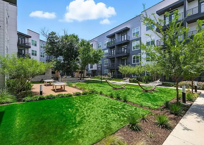 336 Chic 2b2b Near Stockyards, Style Pool & Gym, Golf Simulator, 7m To Dickies Stadium, 15m To At&t Stadium